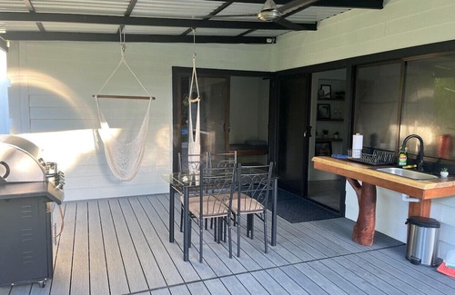 Roble Cabin | 2 Snake-Serpiente Invictus Jungle Villa 2 Queen