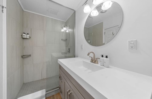 Bloomfield House | Green Leaves - Family Getaway in PEC