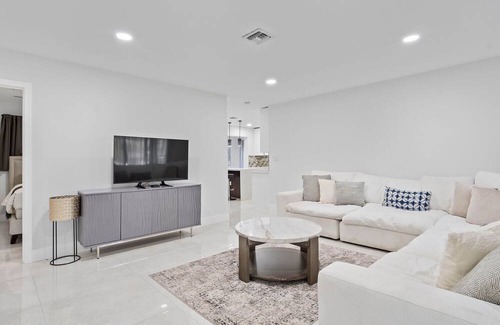 Oakland Park House | Seaside Splendor Luxe Retreat w/ Waterfront Views!