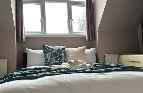 Preston House | 5 minutes from Wembley Stadium,Welcome to our spacious & luxurious Himani's Home