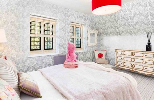 Wickhamford Cabin | Piglet Lodge Cotswolds