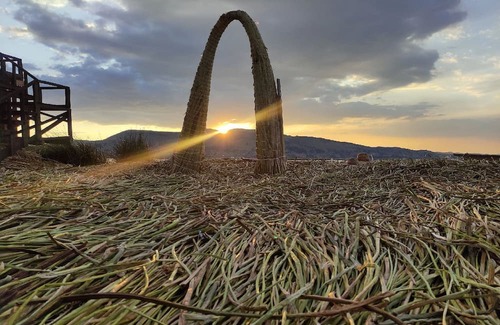 Puno Cabin | Uros Suma Inti Lodge se Encuentra en las Islas de los Uros. Vive un día Magico