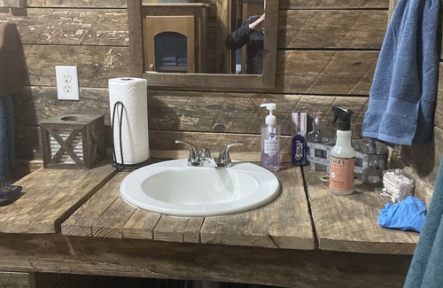 Tie Plant Cabin | Rustic Lake-house Cabin in the heart of Grenada Lake. 1.5 miles to boat landing.