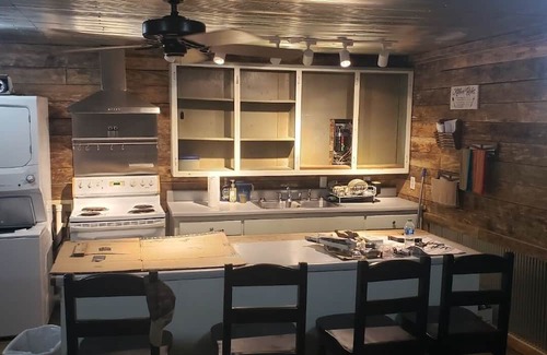 Tie Plant Cabin | Rustic Lake-house Cabin in the heart of Grenada Lake. 1.5 miles to boat landing.