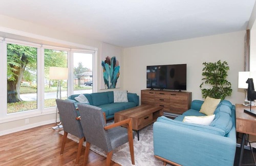 Braemar Park - Bel Air Heights - Copeland Park Apartment | Country-Chic - Ottawa Nepean - 4 beds, 2 baths
