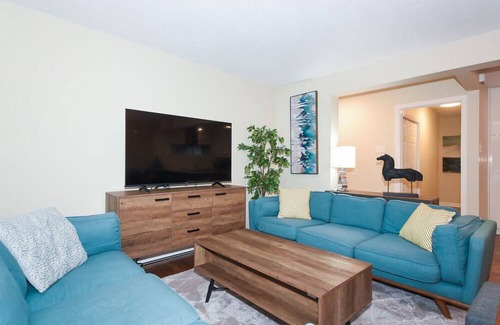 Braemar Park - Bel Air Heights - Copeland Park Apartment | Country-Chic - Ottawa Nepean - 4 beds, 2 baths