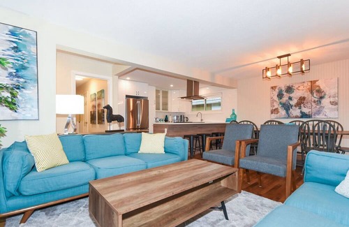 Braemar Park - Bel Air Heights - Copeland Park Apartment | Country-Chic - Ottawa Nepean - 4 beds, 2 baths