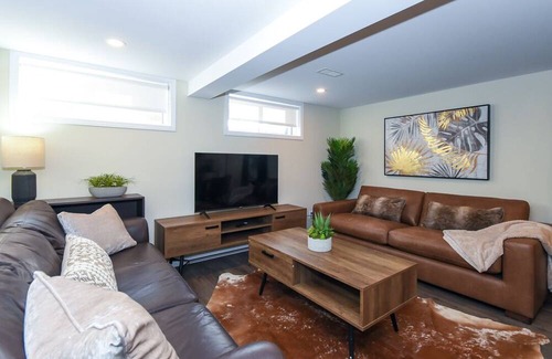 Whitehaven - Queensway Terrace North Apartment | Sophisticated 4 beds, 2 baths - Nepean - Ottawa