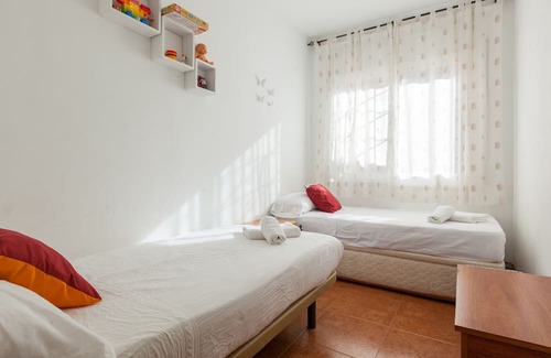 Sant Cebria de Vallalta House | Holiday Home 'Villa Sol' with Sea View, Private Pool and Wi-Fi