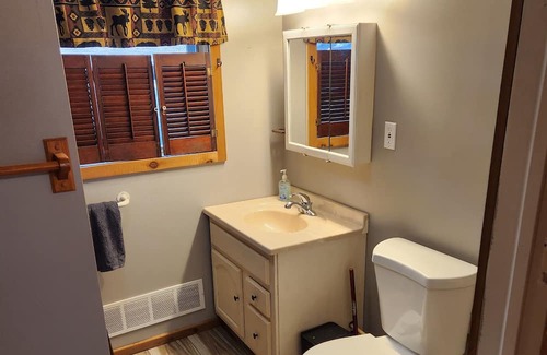 Lake Cottage | Tranquil Retreat on Bluff Lake: Your Perfect Lakeside Getaway!