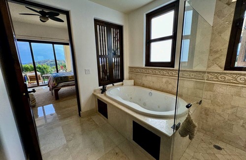 San Jose del Cabo Condo | Oceanview Paradise luxurious three bedroom condo overlooking golf course