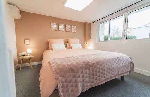 Chasseneuil-du-Poitou Apartment | Le Gué Sourdeau: 150m² 5 min from Futuroscope