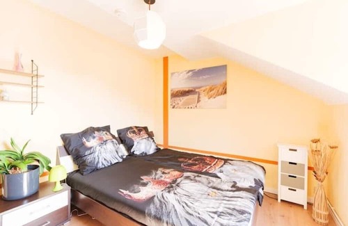 Duisburg Mitte Apartment | · 3-zimmer-wohnung: Zentral & Geräumig Duisburg ·