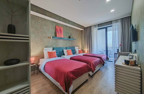 Vera Hotel | Round Garden