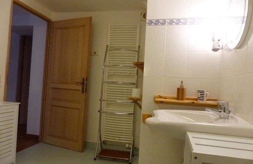 Lurcy-Levis Cottage | Gite Lurcy-Lévis, 2 bedrooms, 6 persons