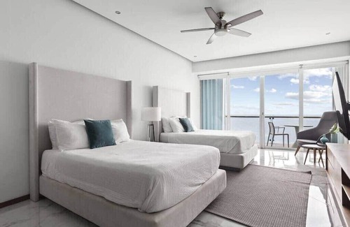 Zona Hotelera Apartment | Beachfront Paradise with Breathtaking Ocean views!