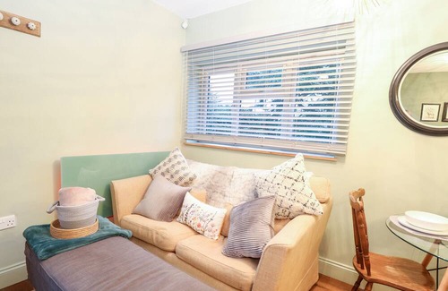 Ditchingham Cottage | GOLDCREST HIDE, pet friendly, with a garden in Bungay