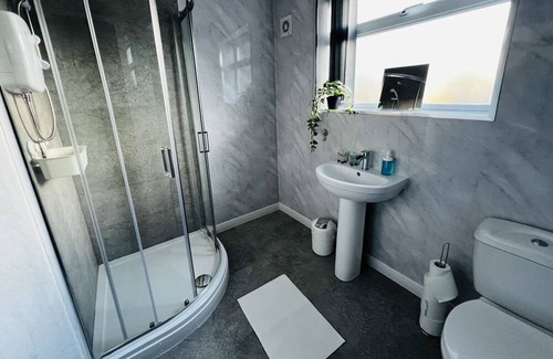 Sheldon Apartment | Stylish Stay 10 mins from NEC, HS2 & BHX Airport