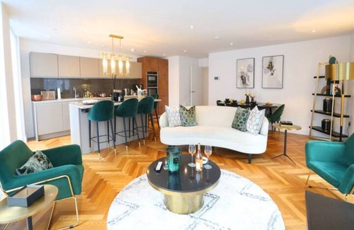 Castlefield Apartment | Pass the Keys | Central 3x King Bed Suite 5 Min Deansgate Station