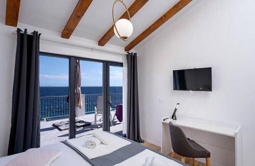 Ivan Dolac Villa | Peaceful Villa Luce di Mare - heated pool, sauna