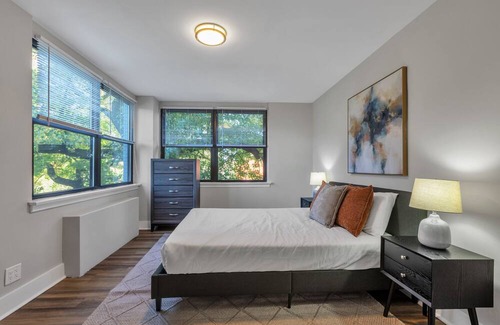 East Falls Apartment | Corporate 2BR Suite, Parking, Pool, Gym