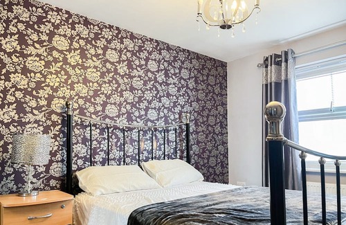 Ilkeston Cottage | A great location and a generous in size property for family and friends to enjoy together.