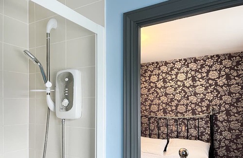 Ilkeston Cottage | A great location and a generous in size property for family and friends to enjoy together.