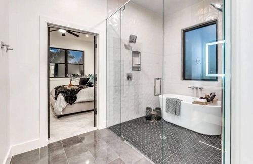 Piedmont House | The Cosmopolitan Lux at LLLRanch