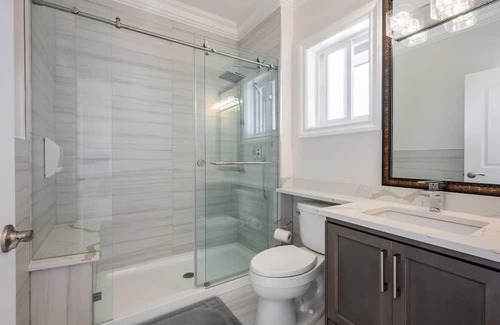 Newton House | Spacious 5 bed/5 bath home