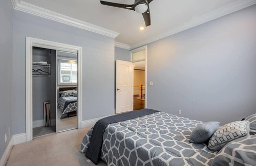 Newton House | Spacious 5 bed/5 bath home
