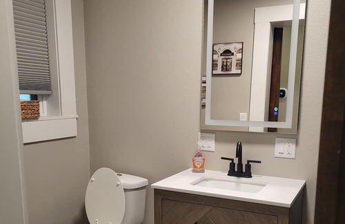 Richmond Apartment | Recently remodeled Apartment central location