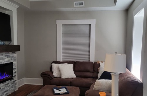 Richmond Apartment | Recently remodeled Apartment central location