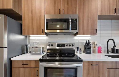 St. Anthony West Apartment | 1BD with Gym & Free Parking By Target Field, Pet Friendly