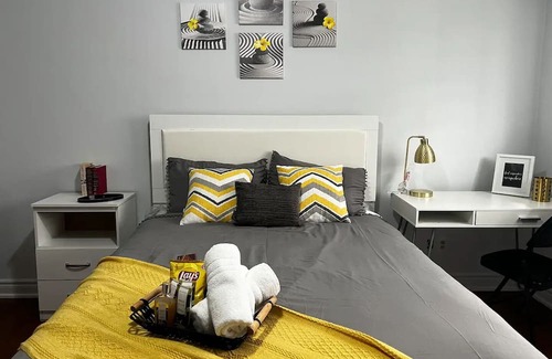 Malton House | 4-6 km, from Toronto Pearson Airport .3 Private Bed Rooms+ Hall Sleep 2 to 8 .