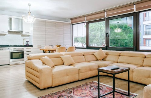 Pendik Apartment | Bright Flat, 9 Min to IstMarina