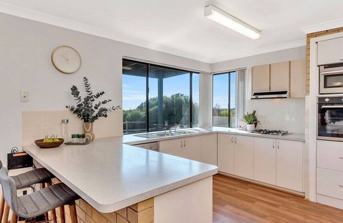 Silver Sands House | Quamby on the Beach. Oceanfront, 4 bed Townhouse 2.