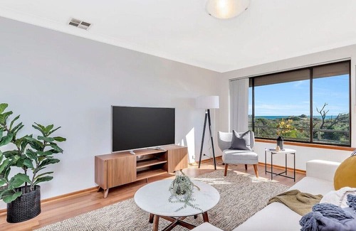 Silver Sands House | Quamby on the Beach. Oceanfront, 4 bed Townhouse 2.