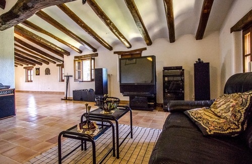 Santa Oliva Villa | Timeless Elegance near Barcelona, 14 min to beach