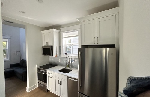 Old Village Cottage | Old Village Mt. Pleasant. Walking distance to Beach, shopping, Shem Creek