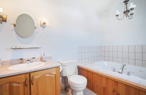 Paradise House | Peaceful Paradise -3 BDRM with beautiful Sunroom