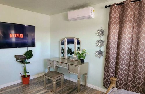 Baldwin Park House | Remodeled 3-bedroom 2-bathroom private entrance, a king-sized bed free parking!1