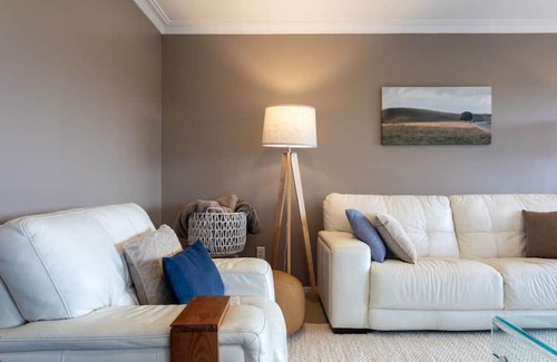 Pyes Pa House | Legendary Family Holidays for 12