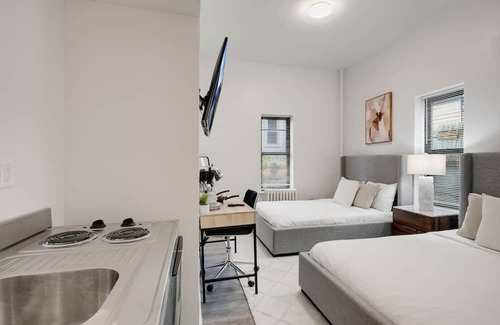 Bay Ridge House | Uptown Chic: Stylish Getaway in Brooklyn