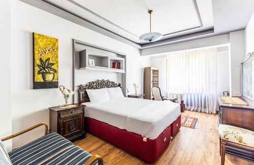 Uskudar Apartment | Classic Flat w Balcony 7 min to Capitol Mall