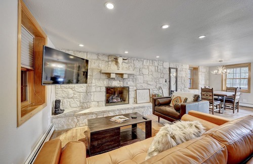 Kerr Gulch Apartment | Luxury Mountain Retreat near the lake & downtown!