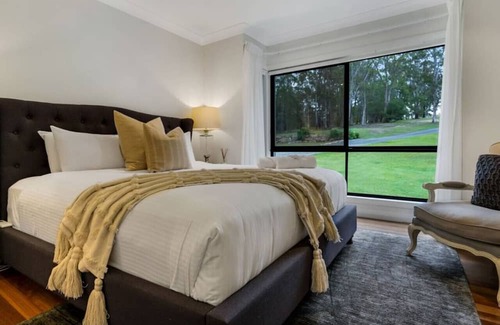 Gilston House | Gilston Manor - Hinterland House