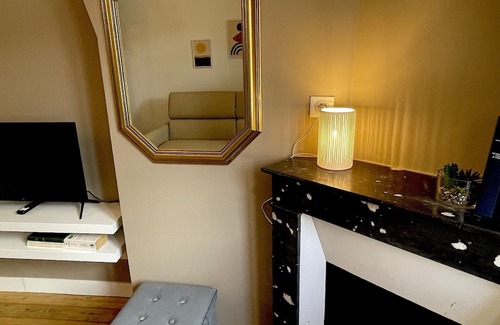 Dreux Apartment | Dreux #5 - Royal View, Heart of the City, bright studio