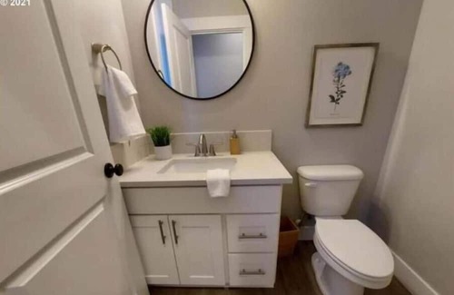 Troutdale House | Dottie Court near McMenamins Edgefield Resort