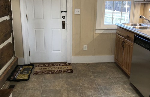 McGaheysville Cabin | Authentic, Spacious 1820 log cabin, close to Massanutten, JMU