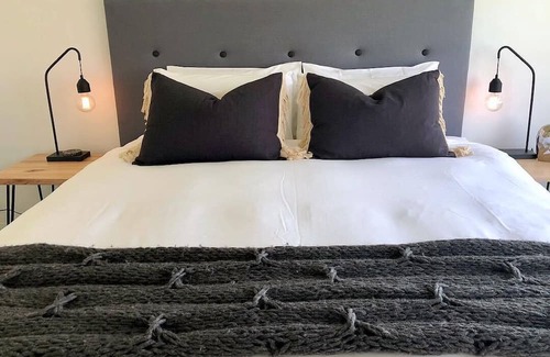 Lyndoch House | Barossa Glasshouse - an idyllic escape with stunning views of the Barossa Ranges